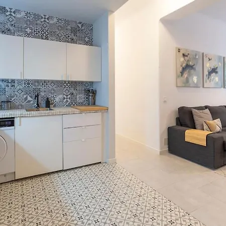 3 Bedroom Flat In Historic Centre *