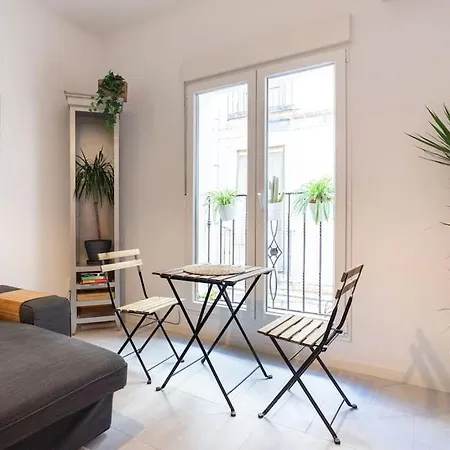 3 Bedroom Flat In Historic Centre *
